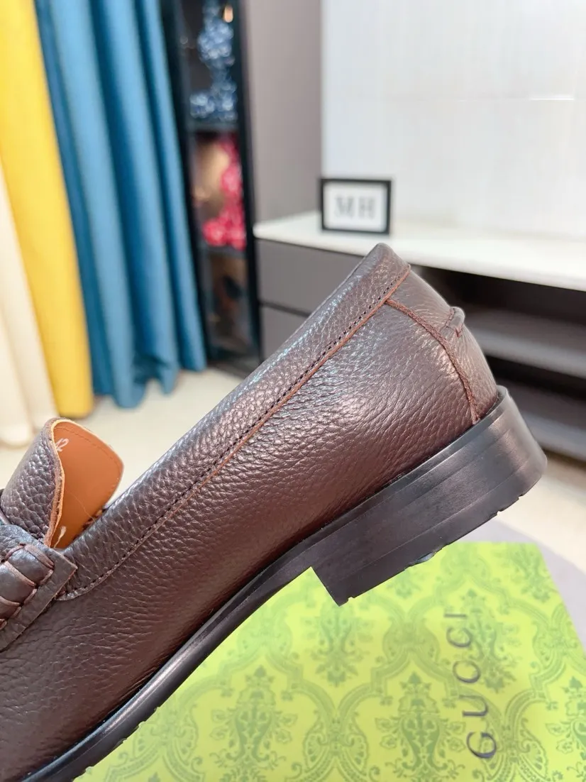 Men's shoes 💰500🌹🌹Niuli [GUCCI Gucci] A new style of formal men's leather shoes is coming~ The original quality upper is made of patent leather imported from Italy, the leather is soft and delicate, comfortable and soft first-layer cowhide lining, rubber wear-resistant outsole, the shoe shape is dignified and domineering, and the luxury charm cannot be concealed! The natural and free nouveau riche leads the trend. Code number: 38-44